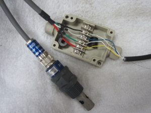 電気伝導度センサ電極のFCPEVツイストペアー線による延長