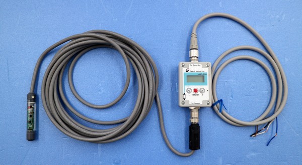 スマート湿度計 GHT-01Aの外観。温度と湿度計測センサ部とアナログ・デジタル変換器