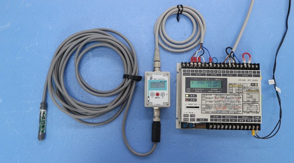 SDカードロガーGTR-04Gに湿度計GHT-01Aを接続して、温度と湿度を自動計測する画像