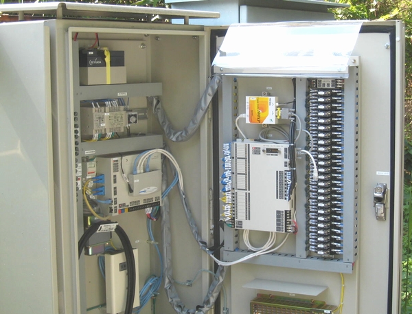 FOMA通信による２ｃｈの水温の遠隔計測機器