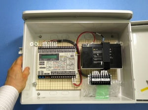 データロガーGTR-04Gの制御盤組み込み例：地下水位計のバッテリ自動計測