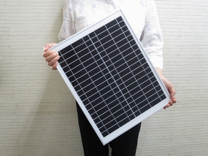 太陽電池20W　GT-20Eの外観