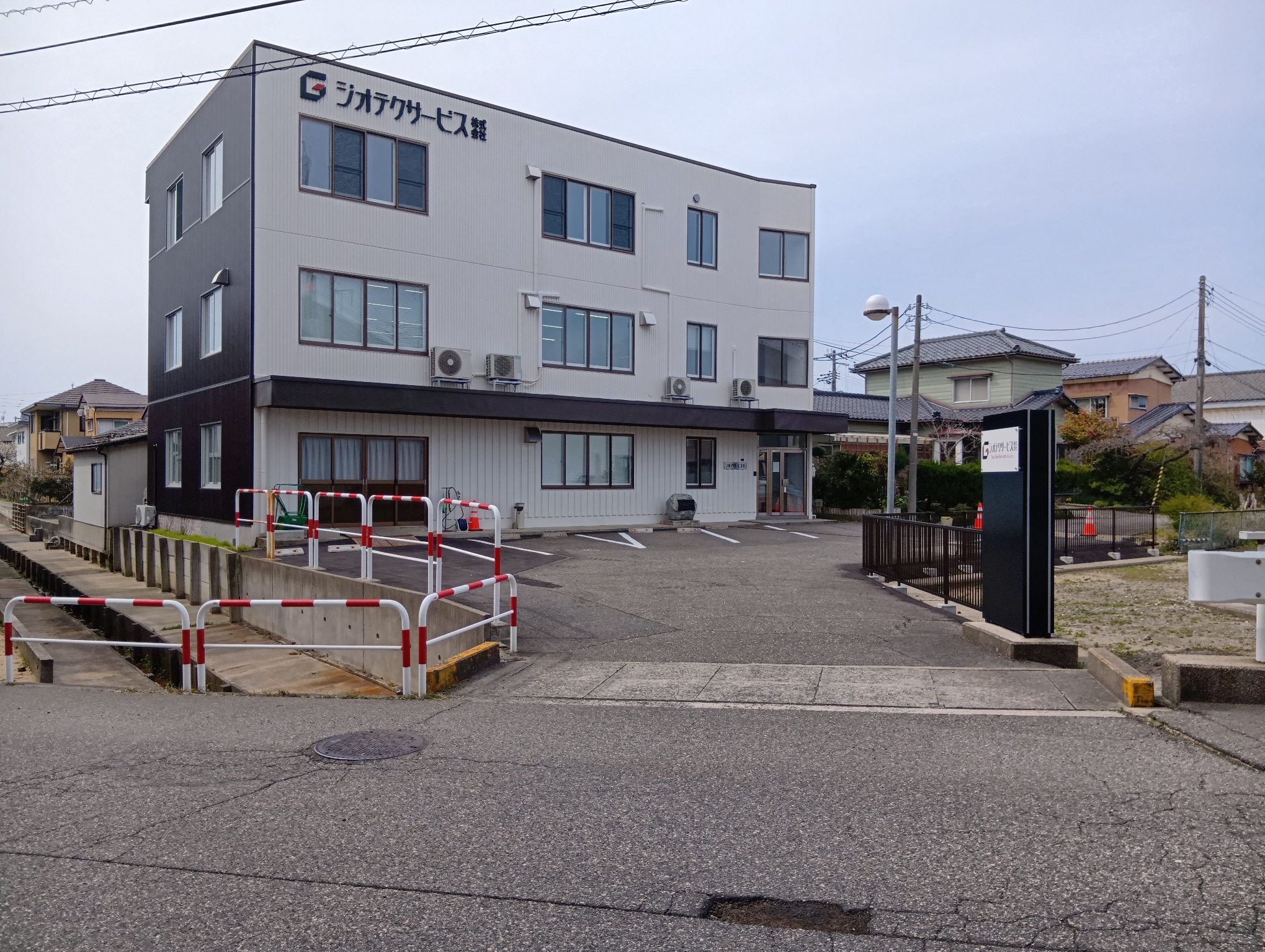 �W�I�e�N�T�[�r�X�̎Љ��̊O��