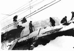 昭和40年代：雪下ろし風景