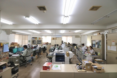 ジオテクサービスの新潟市中央区鳥屋の本社事務室
